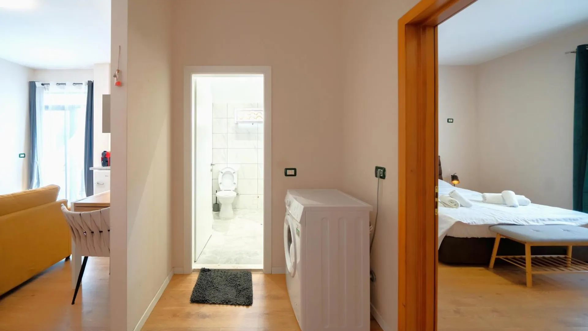 Lejlighed Colorful Comfy Condo Central Tirana
