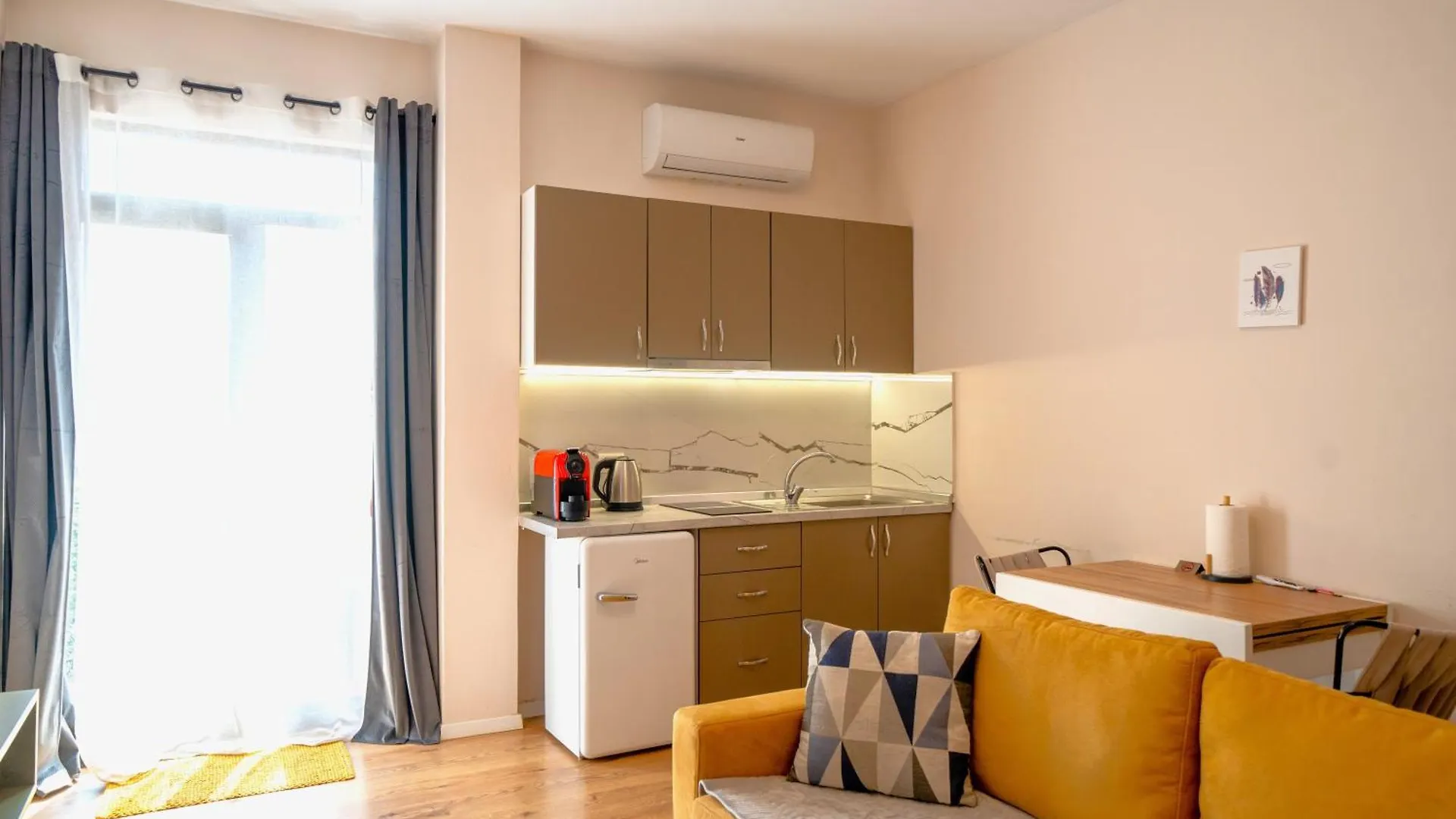 Colorful Comfy Condo Central Tirana