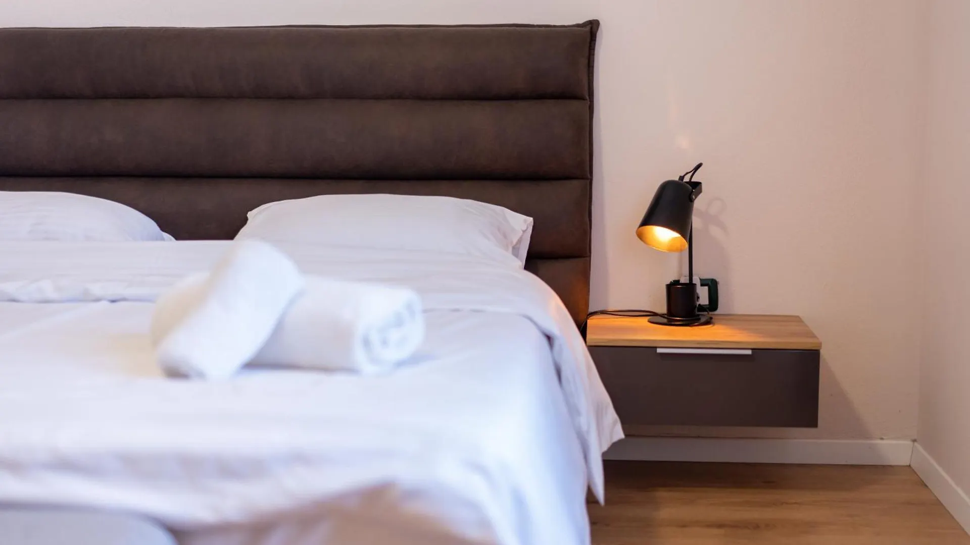 Lejlighed Colorful Comfy Condo Central Tirana Albanien