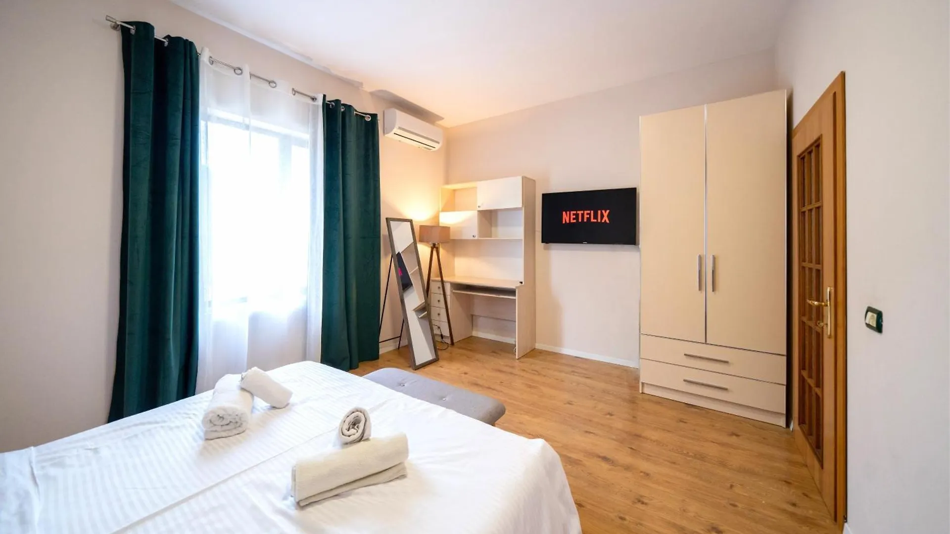 Lejlighed Colorful Comfy Condo Central Tirana