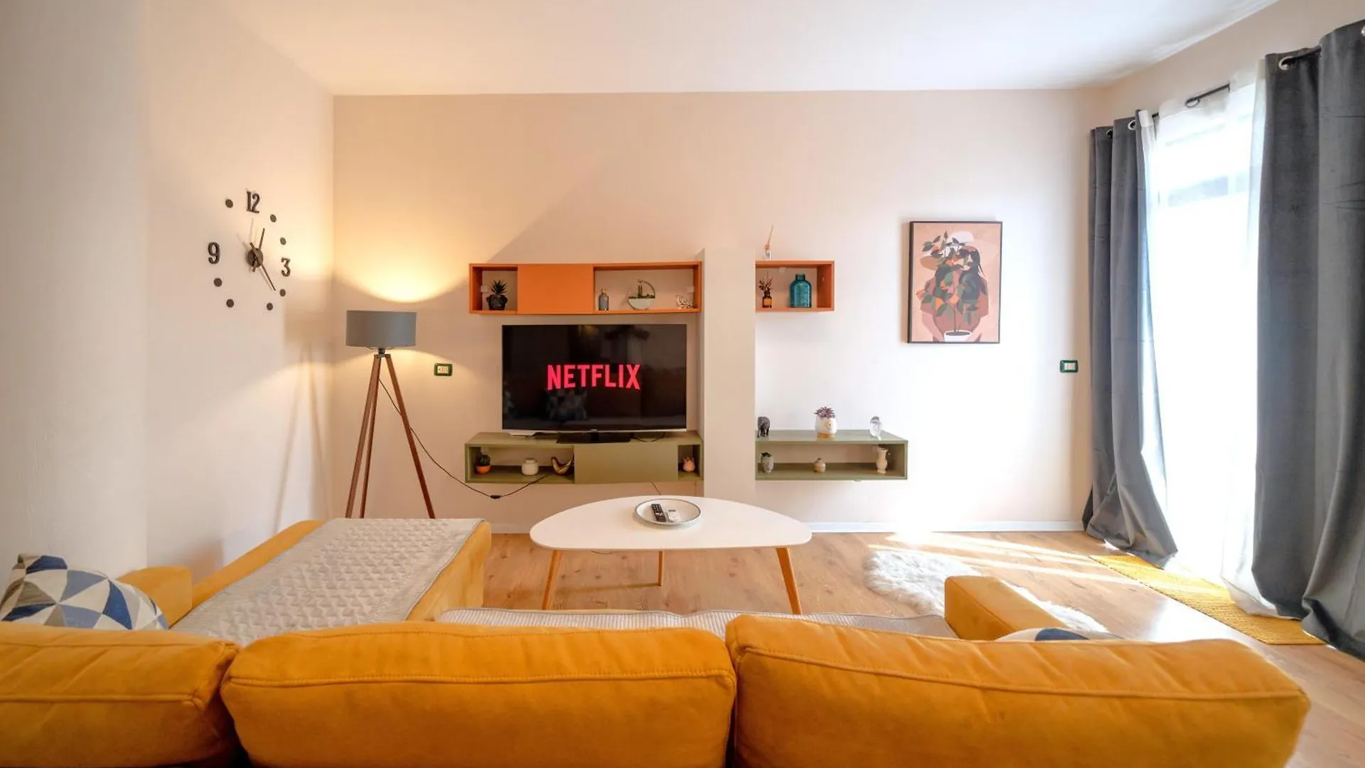 Colorful Comfy Condo Central Tirana