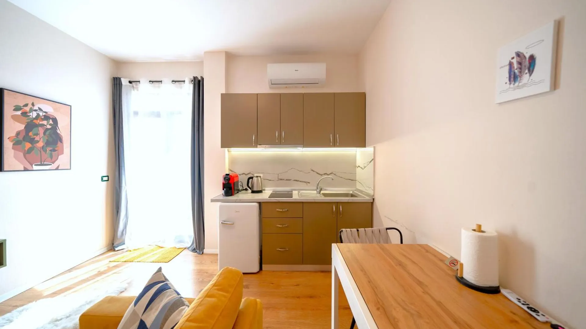 Lejlighed Colorful Comfy Condo Central Tirana