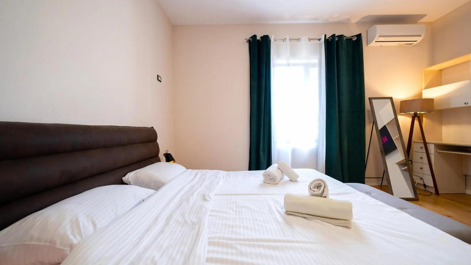 Lejlighed Colorful Comfy Condo Central Tirana