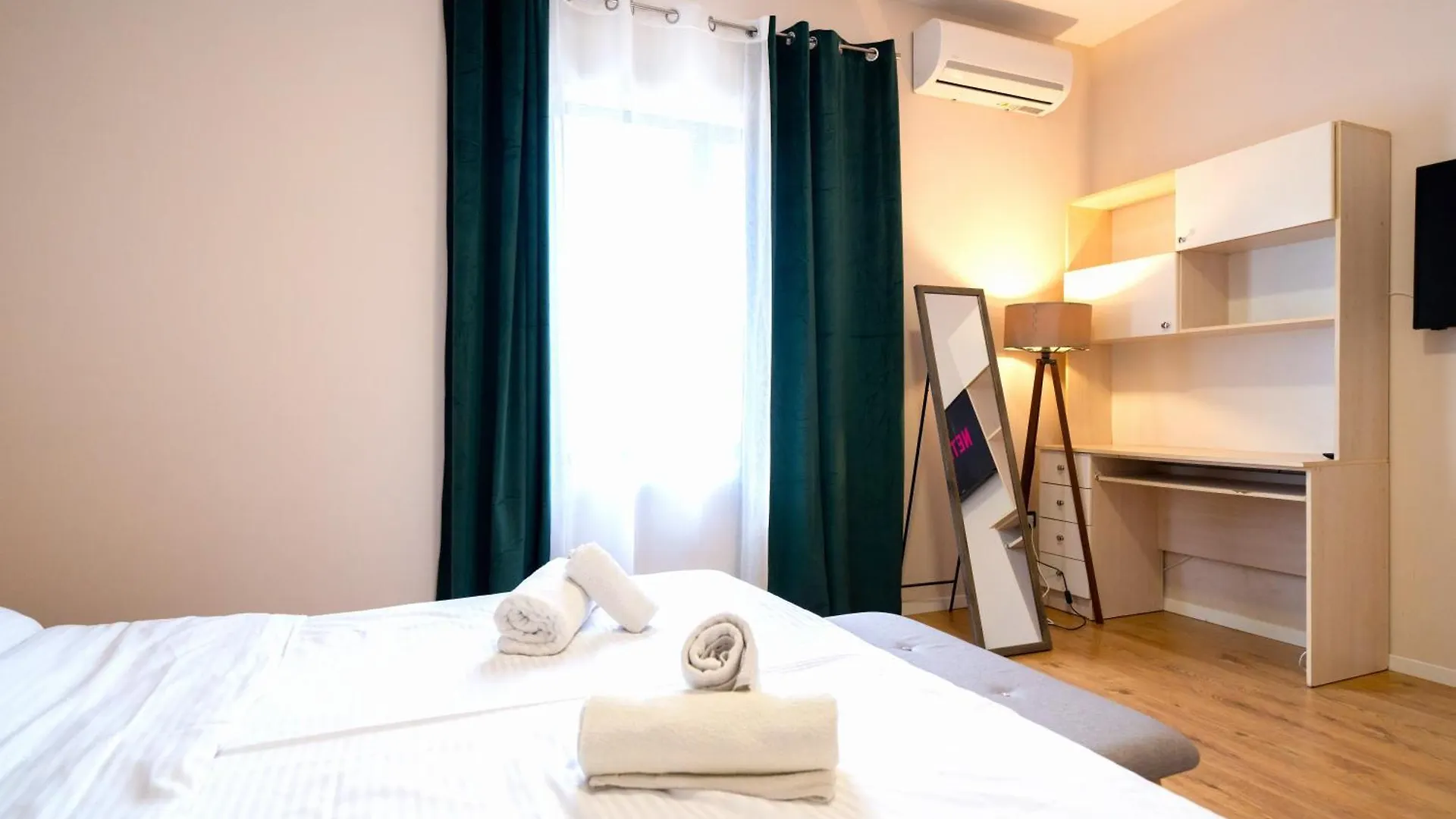 Lejlighed Colorful Comfy Condo Central Tirana